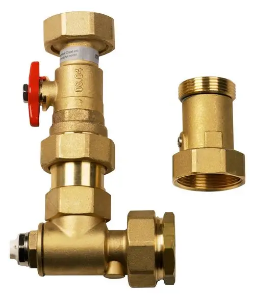 Dimplex Pumpenbaugruppe mit einem Winkelanschluss und einem zusätzlichen Stück, gefertigt aus Messing, geeignet für den Anschluss an einen Warmwasserspeicher.