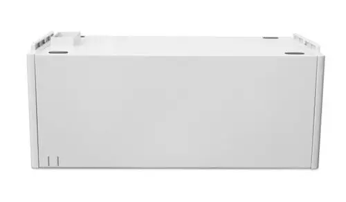Weiße Batteriebox von BYD, rechteckige Form mit Anschlussmöglichkeiten an der Oberseite. Oberfläche glatt, ohne erkennbare zusätzliche Beschriftungen oder Merkmale.