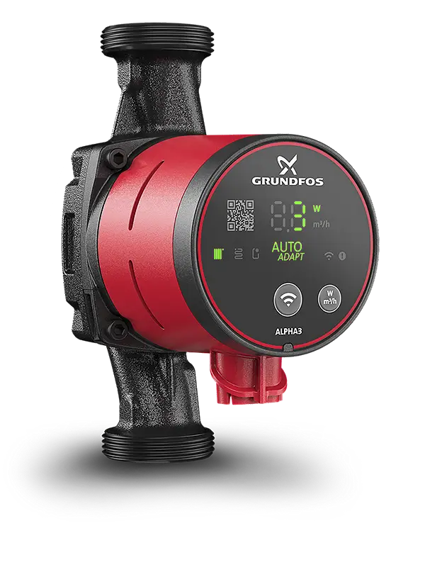 Umwälzpumpe von Grundfos mit digitalem Display, Anzeige der Leistung und Durchflussrate, Anschlussmöglichkeiten an Rohrsysteme sichtbar.