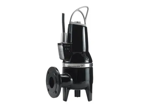 Schwarze Tauchmotorpumpe mit Anschlussflansch und Schutzleitungsgehäuse. Grundfos-Logo sichtbar. Geeignet für den Einsatz in wasserführenden Systemen.
