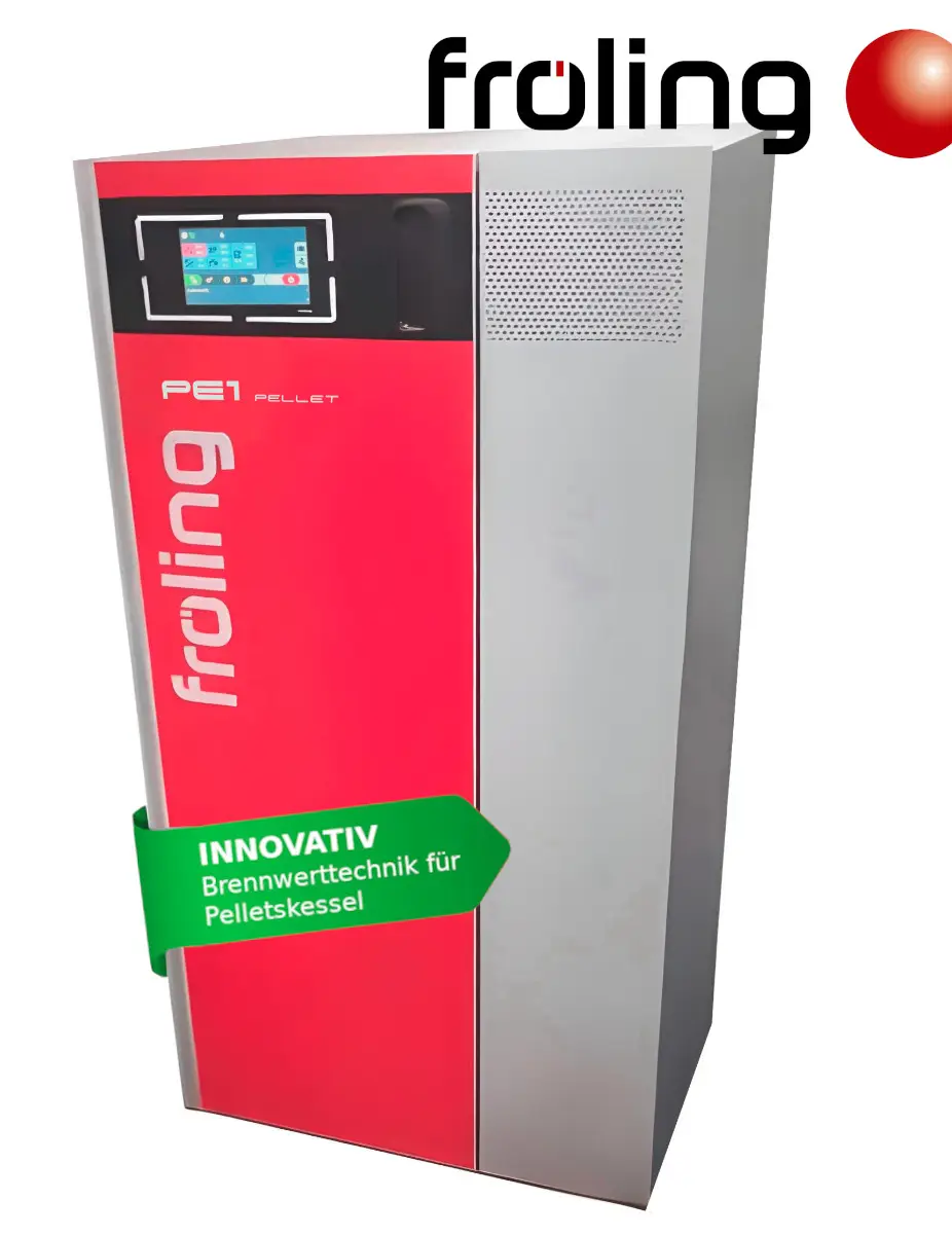 Fröling Pelletskessel in rot und silber mit 7" Touch-Display. Die Vorderseite zeigt die Bedienoberfläche. Links befindet sich eine grüne Kennzeichnung zur Technologie.