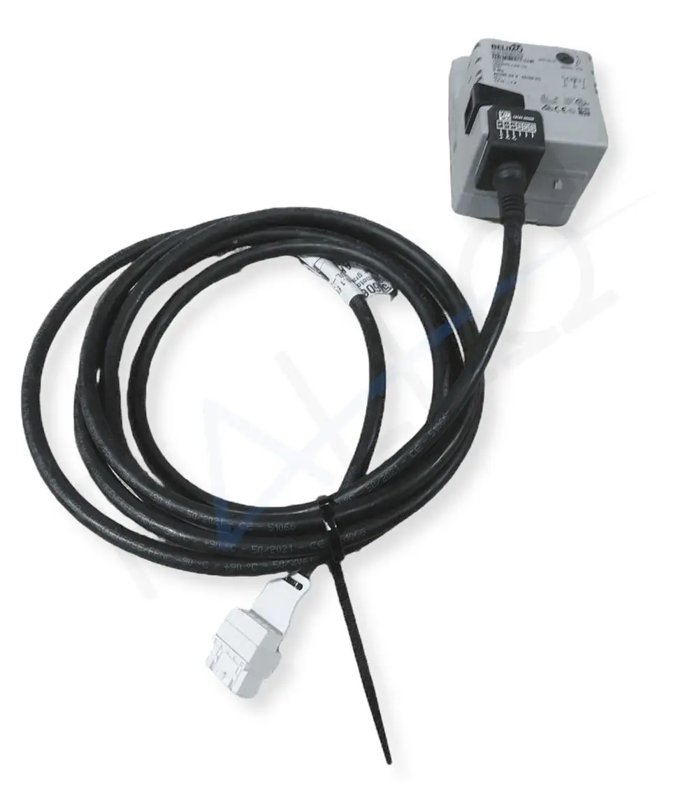 Stellmotor von Fröling mit einem Kabel und einer Anschlussbuchse. Der Motor wird zur Regelung von Heizungsanlagen eingesetzt.