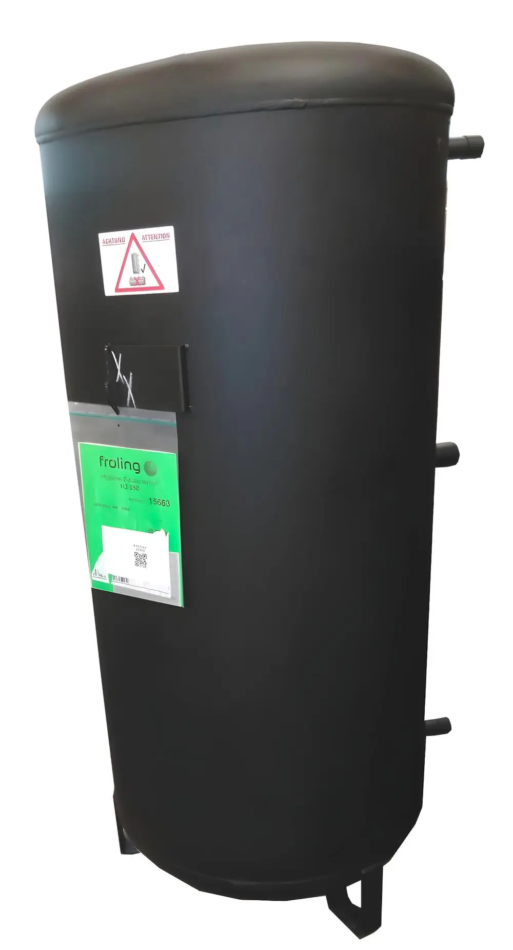 Schwarzer hygienischer Solarspeicher von Fröling mit mehreren Anschlüssen und Warnhinweis. Der Speicher hat ein schlichtes, zylindrisches Design ohne Isolierung.