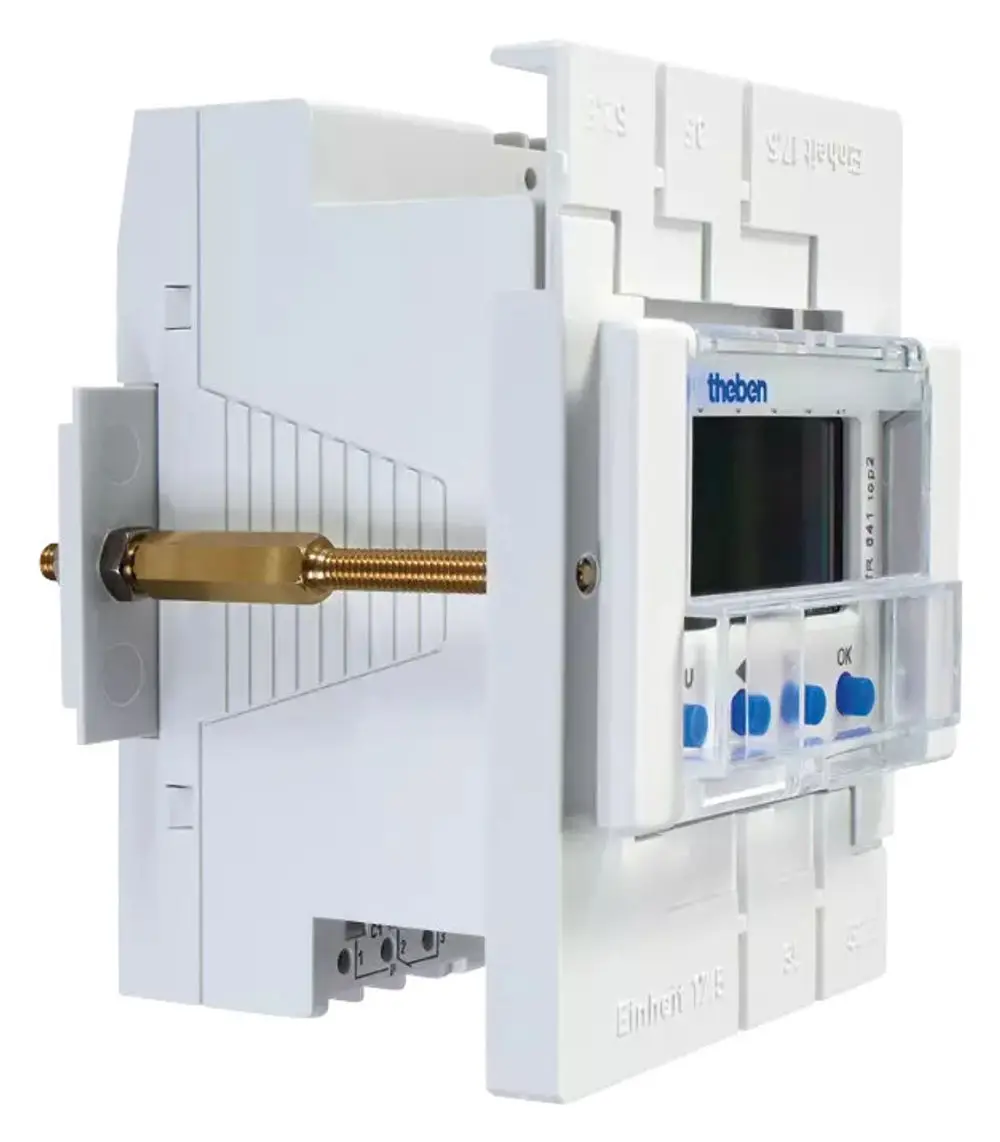 Fronttafel-Einbauset von Theben mit transparentem Display und Bedientasten, zur Montage in einer Unterputzdose. Seitenansicht mit sichtbarem Montage-Element.