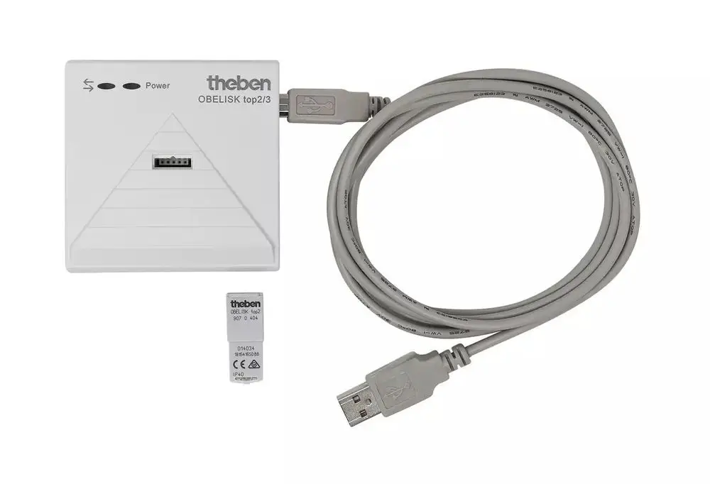 Theben-Gerät mit USB-Anschluss und einer Platine, die über einen weißen Gehäusekörper mit LED-Anzeigen verfügt. Kabel liegt neben dem Gerät.