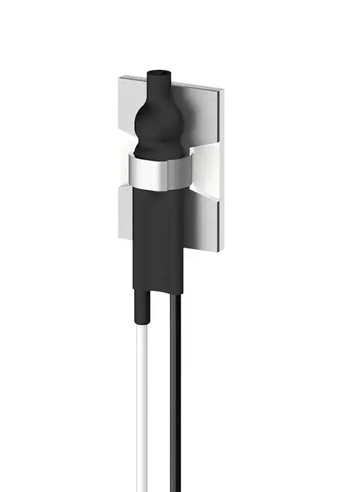 Temperatursensor von Theben, in einer Wandhalterung montiert. Zwei Kabel – eines schwarz, eines weiß – führen vom Sensor weg.