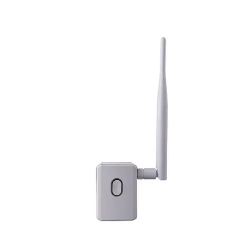 Weißes Netzwerkgerät mit einer Antenne und einem quadratischen Gehäuse. Vorne befindet sich ein Druckknopf. Produkt von SolarEdge.