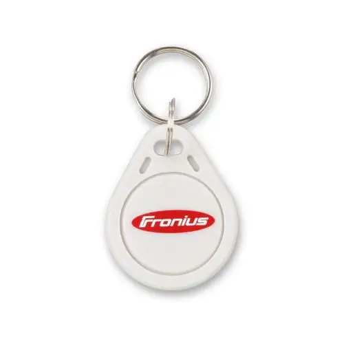 Schlüsselanhänger mit RFID-Technologie und Fronius-Logo, in Weiß mit rotem Schriftzug. Eignet sich für Identifikation oder Zugangskontrolle.