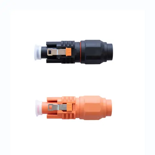 Zwei DC-Kabelsteckverbinder in schwarz und orange, jeweils mit einer metallischen Kontaktfläche und einem Kunststoffgehäuse. Für Anwendungen, möglicherweise in Verbindung mit BYD Produkten.