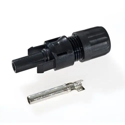 Schwarze MC4-Steckverbindung von Stäubli mit einem abnehmbaren Metallkontakt, geeignet für elektrische Verbindungen. Teile auf einem hellen Hintergrund.