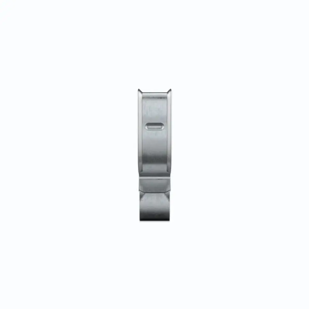 Einfache, metallene Kabelschelle mit stabiler Form, hergestellt von Enphase, zum Befestigen von Kabeln oder Leitungen.