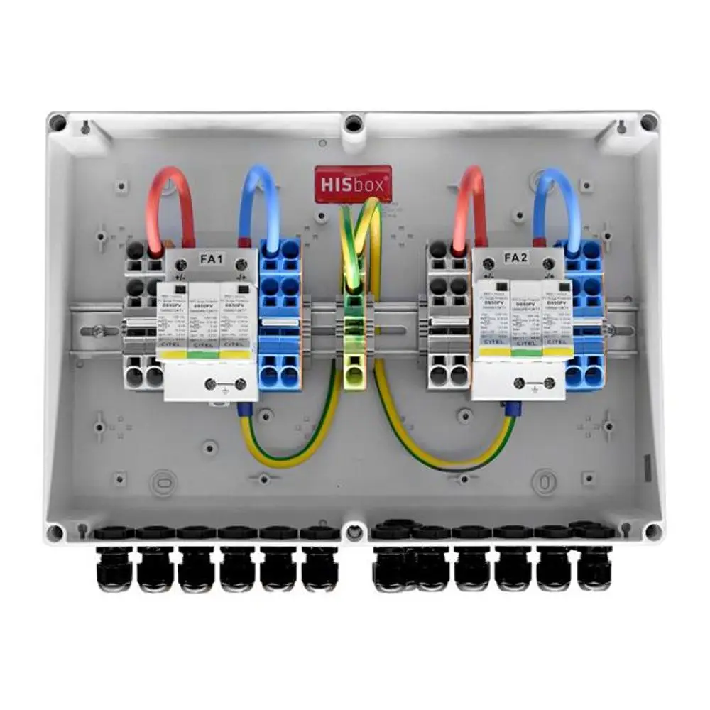 HISbox mit zwei Sicherungsmodulen, farbigen Kabelverbindungen und mehreren Anschlussbuchsen in einem grauen Gehäuse zur elektro technischen Nutzung.