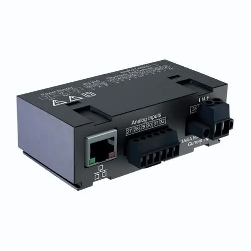 Modul von Janitza mit Anschlussmöglichkeiten für Stromversorgung und analoge Eingänge, ausgestattet mit einem Ethernet-Port zur Datenübertragung.