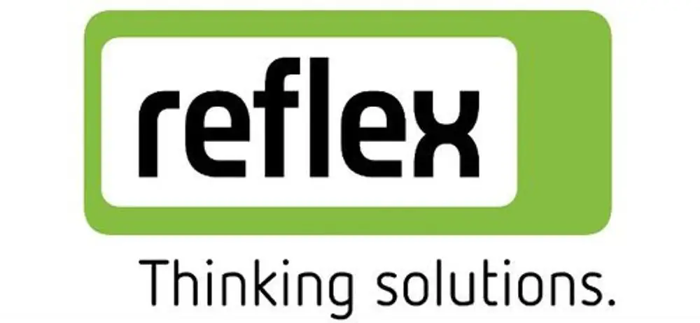 Heizkörper mit Montagevorrichtung und Reflex Winkelmann-Logo, auf hellem Hintergrund. Das Produkt zeigt eine einfache, funktionale Bauweise ohne spezifische Maße.
