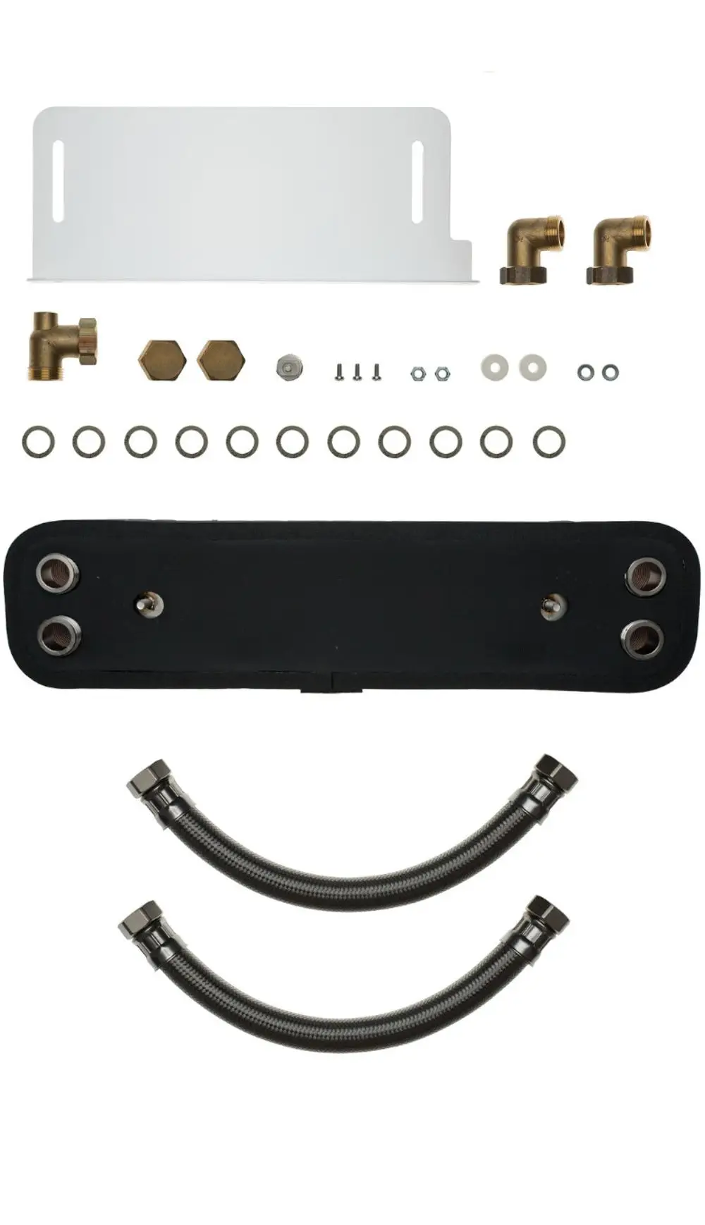 Brötje Zubehörset mit verschiedenen Bauteilen und Anschlüssen, darunter Metallhülsen, Dichtungen und flexiblen Schläuchen, auf einer weißen Unterlage angeordnet.