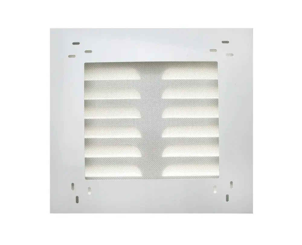 Weißes Wandanschluss-Set aus Metall mit horizontalen Lüftungsschlitzen und einem Gitterelement, hergestellt von Brötje, zur Befestigung an Wänden.