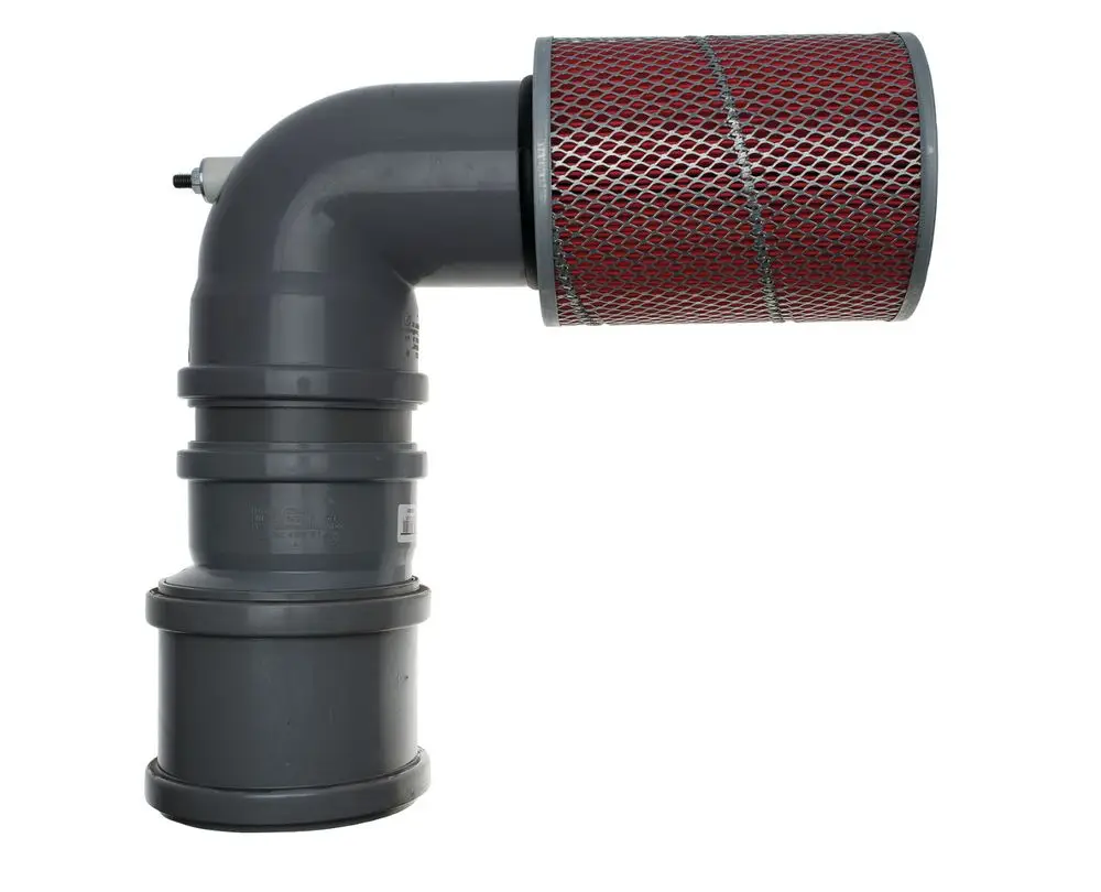 Graue Zuluftleitung mit integriertem Filterelement. Der Filter hat ein rot-gelbes Netzgitter und ist zur Installation in Heizsystemen, wie dem Brötje-Modell, geeignet.