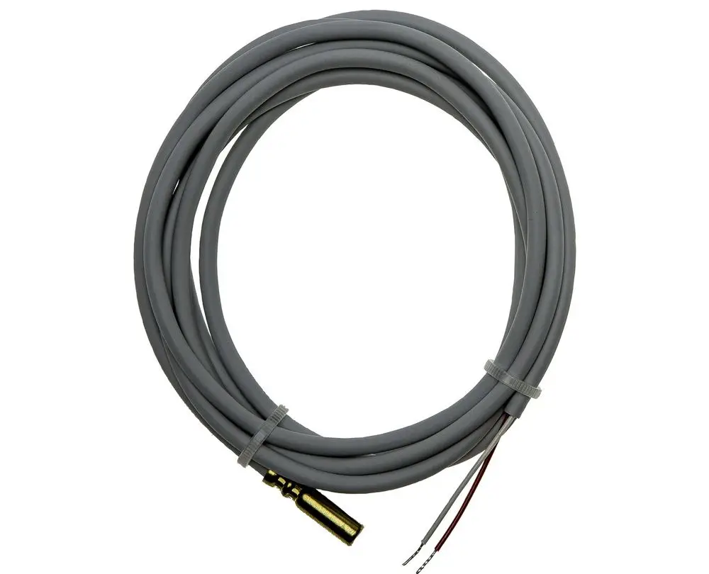 Graues Kabel mit Sensor, gefertigt von Brötje, mit einem Metallkopf und freiliegenden Drähten für elektrische Anschlussmöglichkeiten.