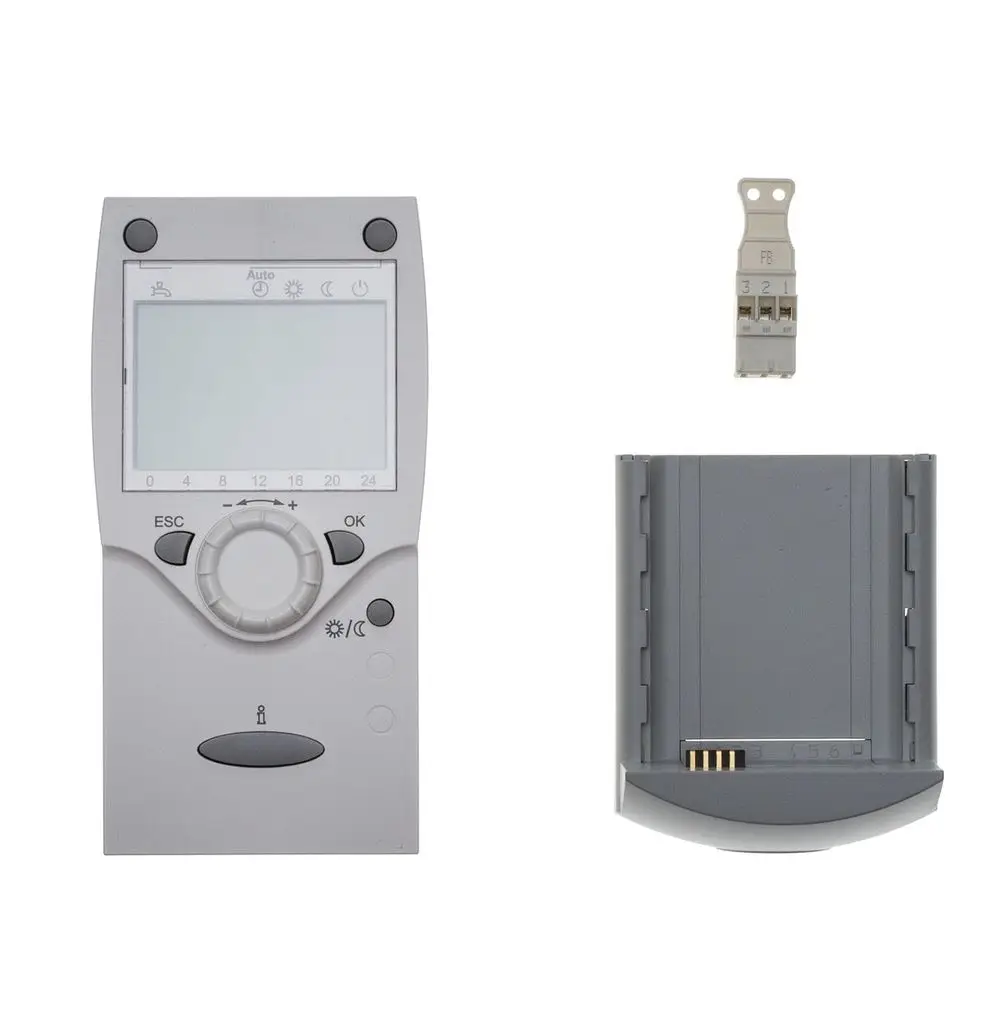 Brötje Steuergerät in grauem Gehäuse mit Display und Bedienelementen. Neben dem Gerät befindet sich ein Anschlussblock und eine Adapterhalterung.