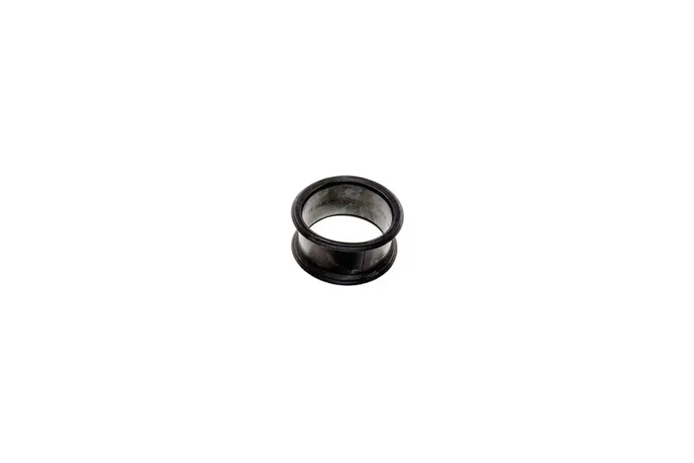 Runder Gummifuß von Brötje, mit flacher, kantiger Struktur und einem inneren Ring. Ideal für den Einsatz in verschiedenen Anwendungen.