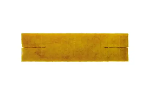 Gelbe Isolierplatte mit segmentierter Oberfläche, geeignet für die Verwendung in Heizungsanlagen. Produkt von Brötje.