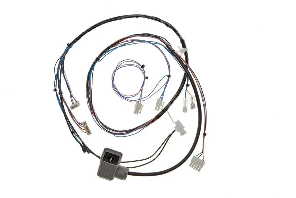 Kabelbaum mit mehreren Leitungen und Steckverbindern, verwendet in Brötje-Produkten, zur elektrischen Verbindung und Steuerung.