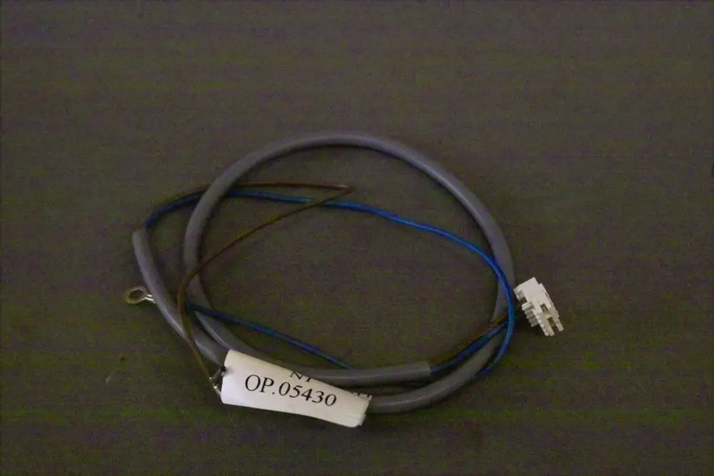 Anschlusskabel mit mehreren Drähten und einem Stecker für Drucksensor, hergestellt von Brötje. Kabel ist in Grau und Blau gehalten.