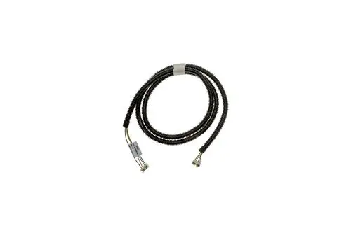 Kabel mit zwei Anschlüssen, das für Pumpen von Brötje geeignet ist. Das Kabel ist schwarz und in einer spiralförmigen Hülle verlegt.