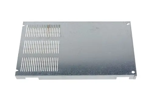 Metallplatte mit mehreren Belüftungsöffnungen, möglicherweise Teil eines Brötje Heizsystems oder Geräts. Flache Bauform ohne weitere sichtbare Elemente.