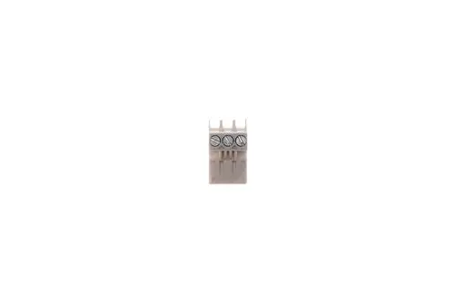 Stecker mit drei Anschlüssen, gefertigt von Brötje. Die Kontakte sind gekennzeichnet und die Bauform ist kompakt. Ideal für elektrische Verbindungen in Geräten.