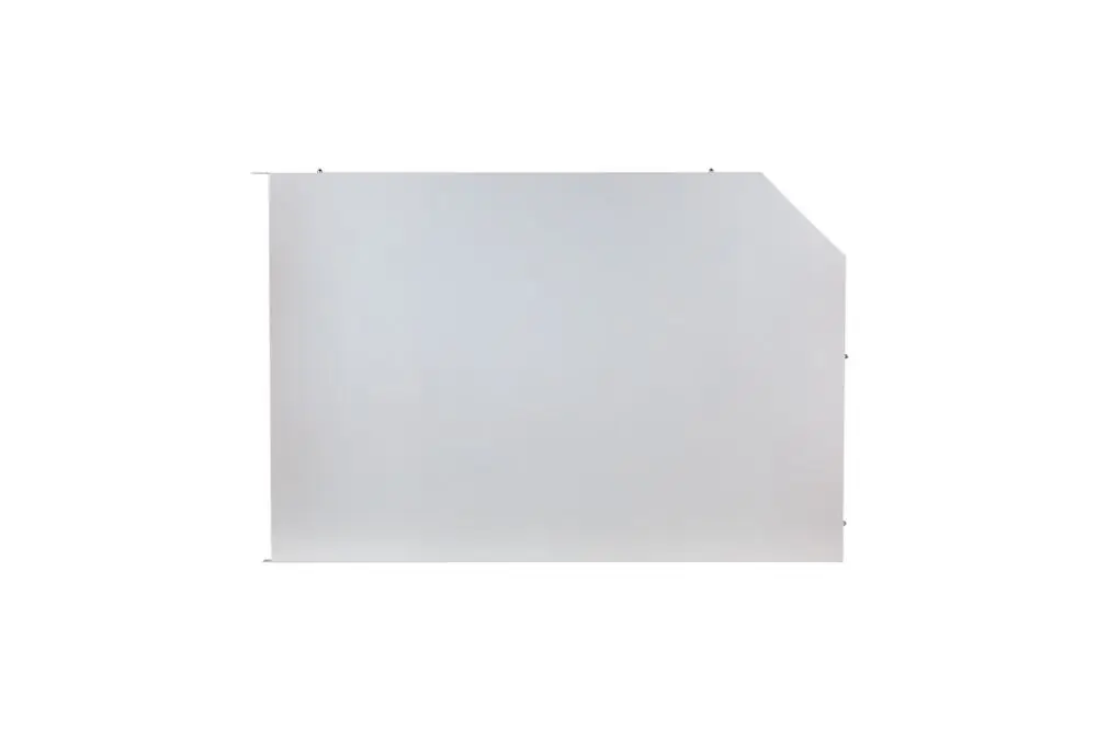 Brötje Verkleidung für eine Seitenwand, hinten-links, mit schlichter, rechteckiger Form und einfarbiger Oberfläche, montiert in einem neutralen Umfeld.