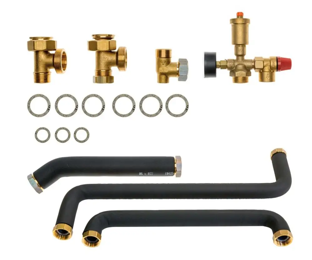 Anschluss-Set von Brötje mit verschiedenen Messingfittings, Gummischläuchen und Dichtungen, geeignet für die Installation und Verbindung von Heizsystemen.