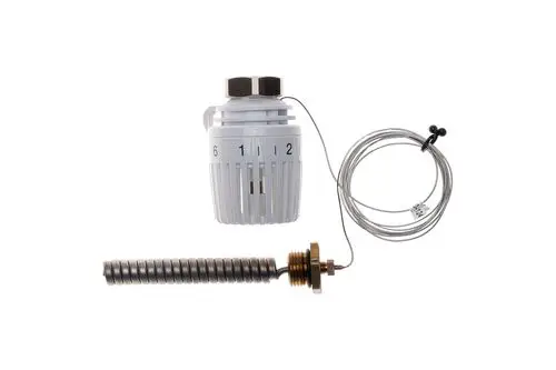 Thermostat von Brötje mit einem regulierbaren Kopf und einem angeschlossenen Sensor. Die Konstruktion besteht aus Metall und Kunststoff.