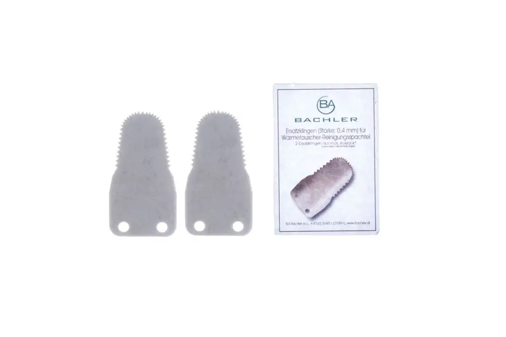 Zwei Ersatzklingen für einen Reinigungswerkzeug von Brötje, verpackt in einer blauen Schachtel mit Produktinformationen und Bild der Klingen.
