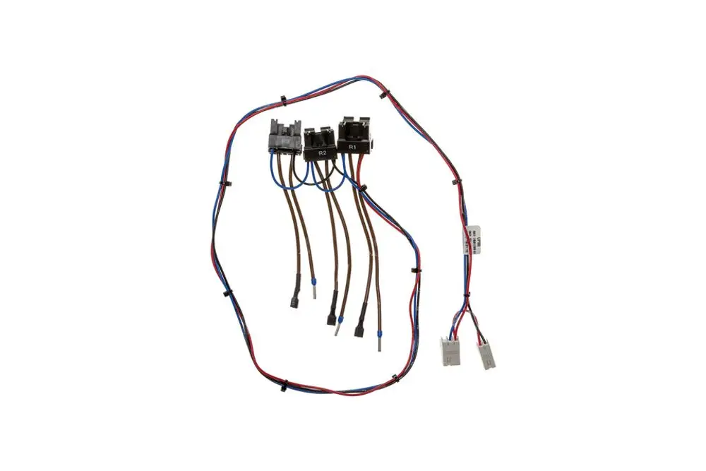 Kabelbaum mit mehreren Anschlüssen, wie ihn Brötje für Heizungs- oder Steuerungssysteme verwendet. Kabel in verschiedenen Farben sind sichtbar.