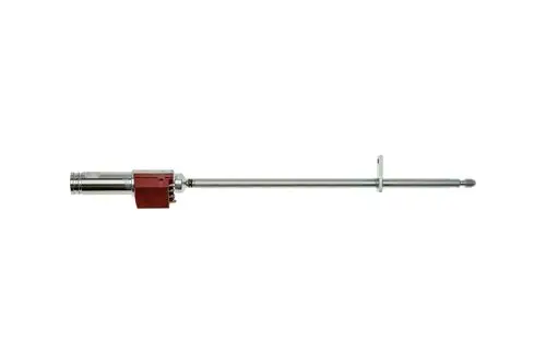 Duesenstock mit Überwärmung, gefertigt von Brötje. Das Produkt zeigt eine lange, schlanke Form mit einem rot lackierten Element und einer metallischen Oberfläche.