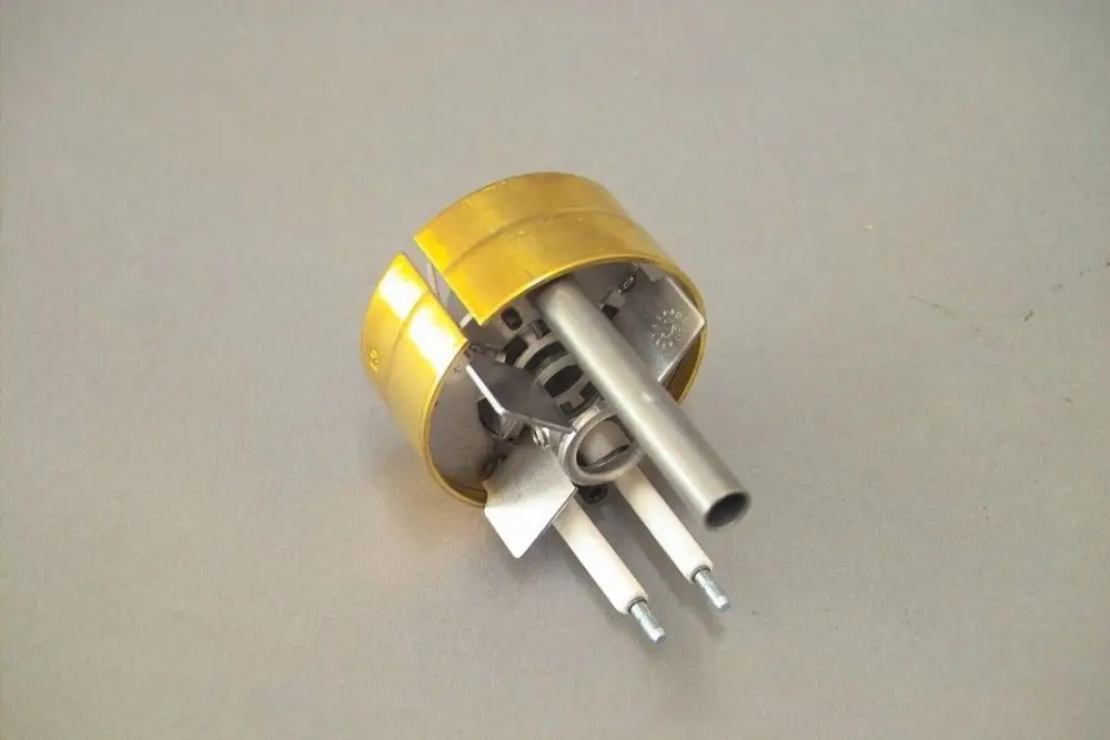 Koerting Mischkopf in kompakter Bauform mit einem runden, gelben Gehäuse und montiertem Metallkern, für Anwendungen in Heizsystemen von Brötje konzipiert.