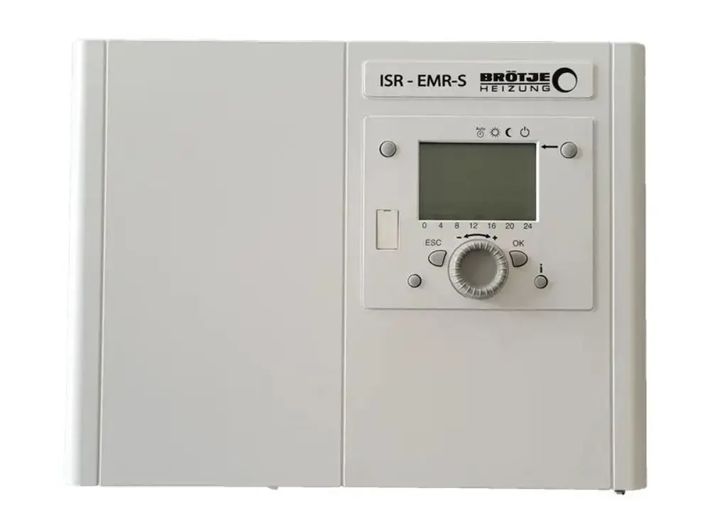 Energie Management Regler von Brötje mit einem digitalen Display und Bedienelementen. In einem kompakten, weißen Gehäuse für die Wandmontage.