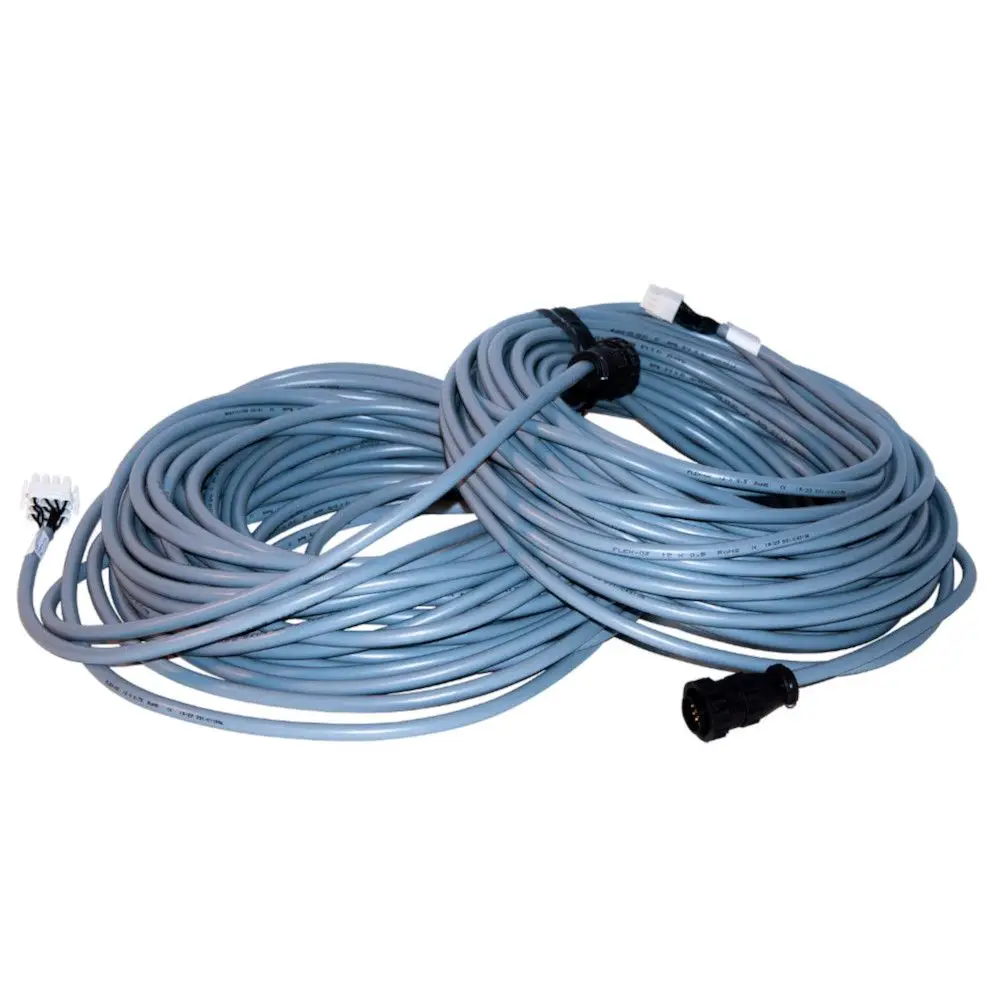 Grau ummanteltes Kabel mit Steckverbindern, verwendet in der Heizungsregelung, von der Marke Novelan, auf dem Bild zu sehen in mehreren Schlaufen.