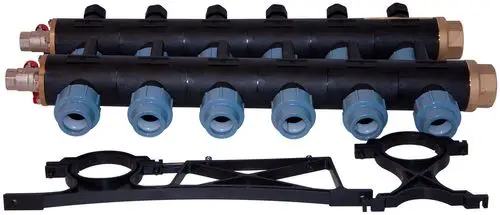 Hydraulikverteilungseinheit mit mehreren Anschlüssen, hergestellt von Novelan. Enthält mehrere Verbindungselemente zur hydraulischen Regelung.