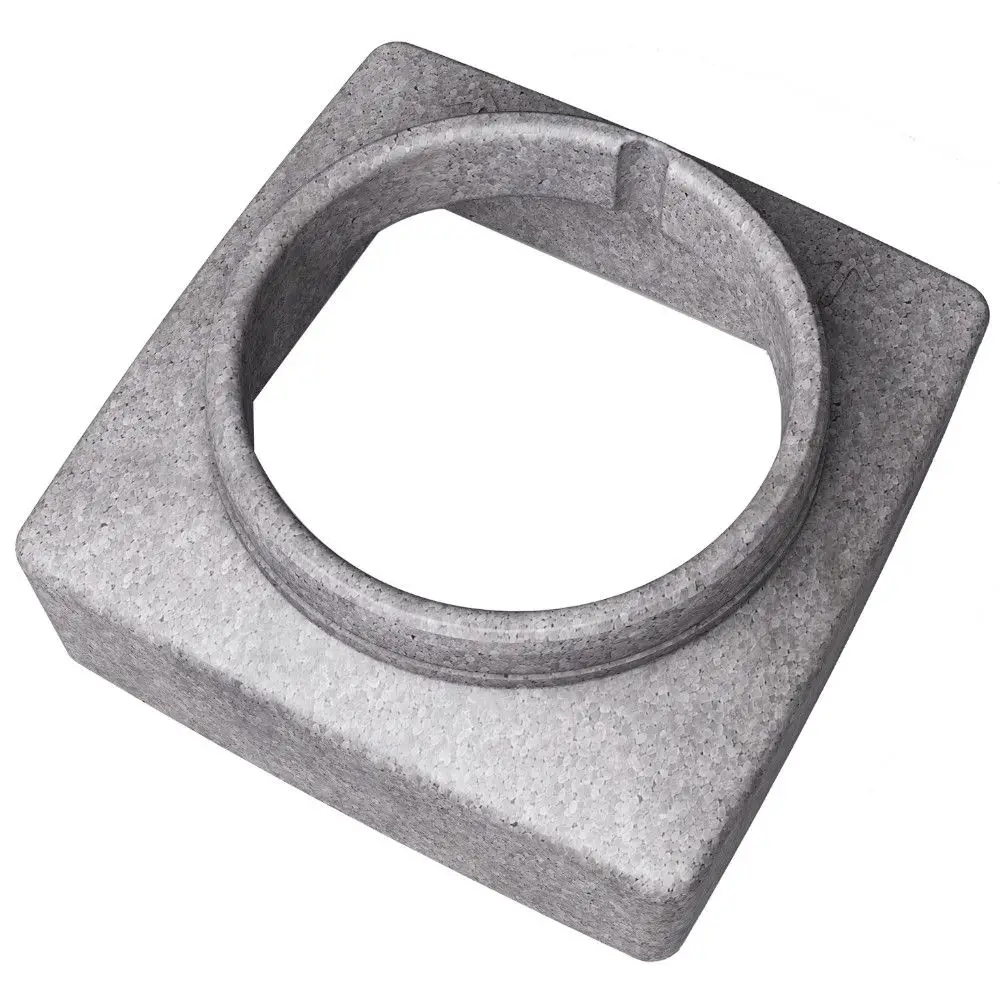 Grauer Adapter aus Kunststoff mit quadratischem Sockel und runder Öffnung in der Mitte, gefertigt von Novelan. Geeignet für Luftkanäle und Zubehör.