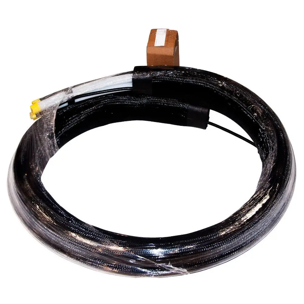 Hydraulische Verbindungsleitung von Novelan, in einer Rolle verpackt. Die Leitung ist mit schwarzem und transparentem Schutzmaterial umgeben und hat gelbe Anschlussenden.