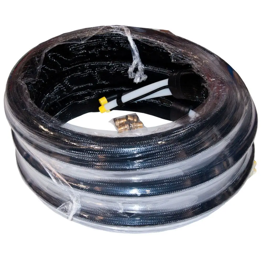 Verpackte hydraulische Verbindungsschläuche von Novelan in schwarzem Gewebe, sichtbar gewickelt mit gelben und weißen Verbindungen, bereit zur Verwendung.