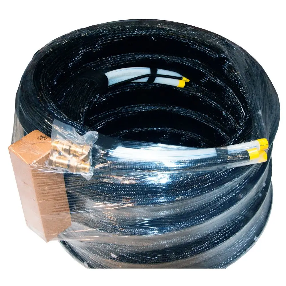 Schwarze Hydraulikleitung von Novelan, aufgerollt. Inklusive zwei weißer und gelber Schläuche sowie einem Verbindungselement. Verpackt in durchsichtiger Folie.