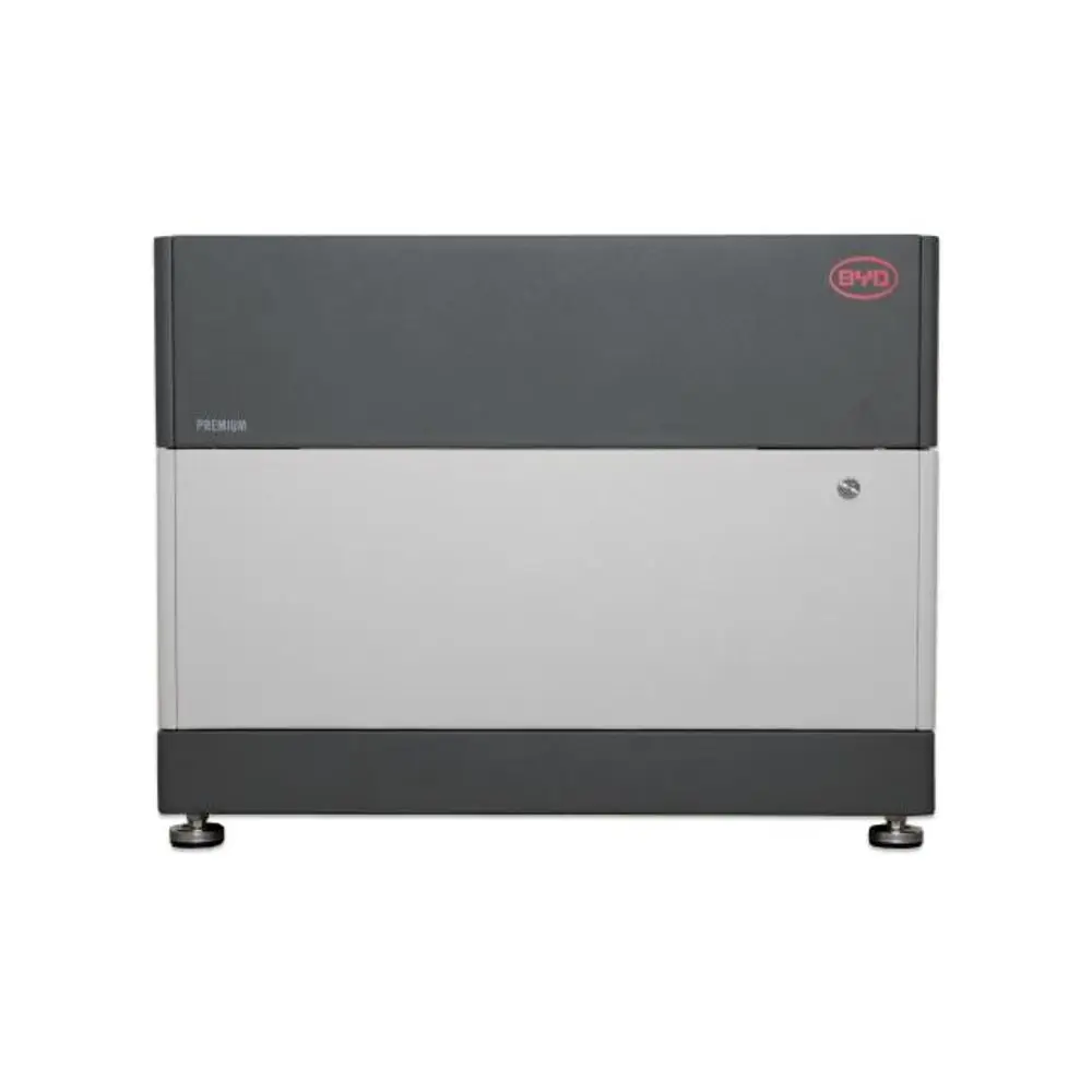 BYD Batteriemodul in grauer und weißer Oberfläche, zweigeteilt, mit einem stabilen Sockel und Deckel. Eignet sich für energieeffiziente Anwendungen.