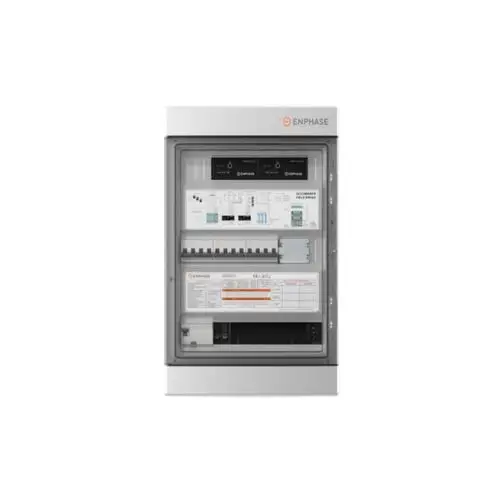 Enphase IQ Combiner mit mehreren Anschlussklemmen und digitalen Anzeigen, untergebracht in einem schlichten Gehäuse.