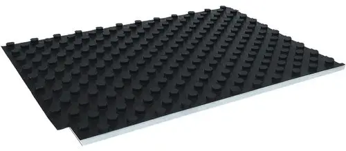 Noppenplatte Premium 14-17 mm zur Fußbodenheizung, schwarze Oberfläche mit Noppen auf silberner Trägerplatte.
