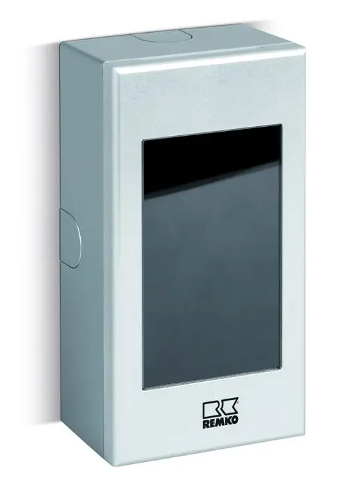Nahaufnahme eines Remko RK Smart-Control Touch SC-1 ML in Silber mit schwarzem Display. Das Gerät ist an einer Wand montiert und zeigt das Remko-Logo.