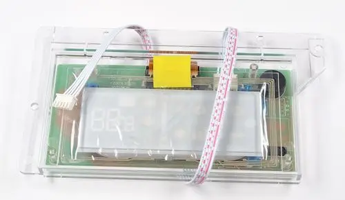 Produktbild eines Remko Anzeigedisplays KWT 180 DC, Artikelnummer 1126141, eingebaut in einem transparenten Gehäuse mit elektronischen Komponenten und Anzeigen.