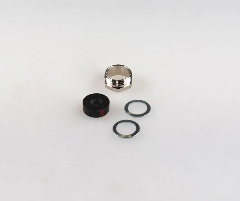 Produktbild von "Remko RK PG-Verschraubung (Stecker), 1108416", bestehend aus einer silberfarbenen Verschraubung, einem schwarzen Gummi-Ring und zwei Unterlegscheiben.